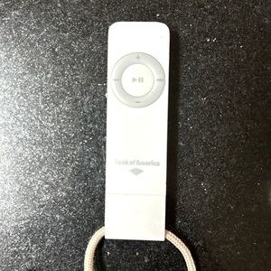 Apple iPod 512MB with lanyard